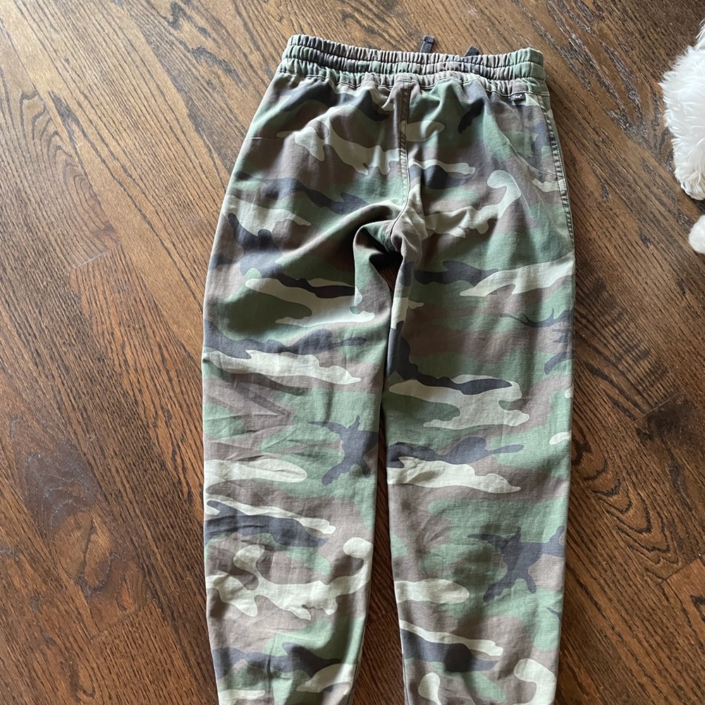 Never worn TNA camo pants from Aritzia!! - Picture 2 of 3